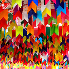 “Como as Festas Juninas Impulsionam a Economia Criativa e o Turismo Local”